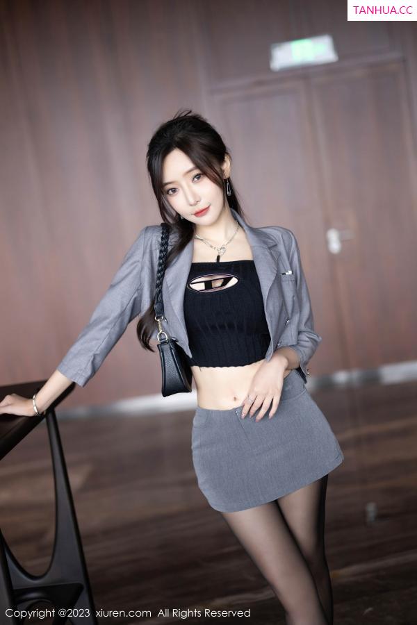 王馨瑶  [XiuRen]高清写真图 2023.10.20 No.7545 王馨瑶yanni 黑丝美腿第5张图片